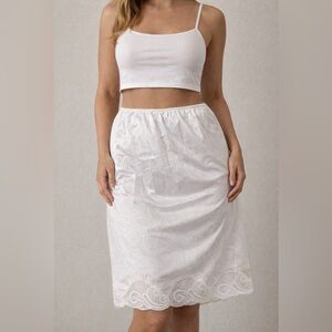 Vintage Elegant White Lace Trim Skirt size large
